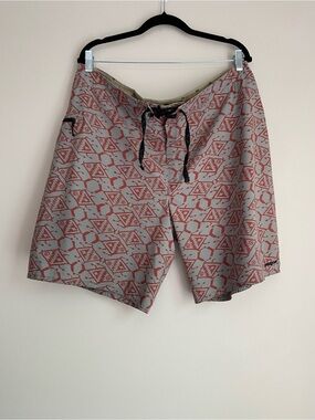 Patagonia Men's Stretch Planing
Boardshorts "Ikat Fish" pattern red gray 40